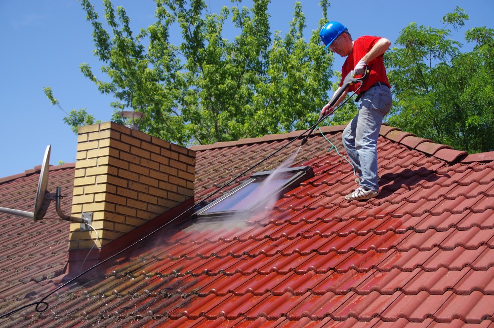 cleaning roof shingles