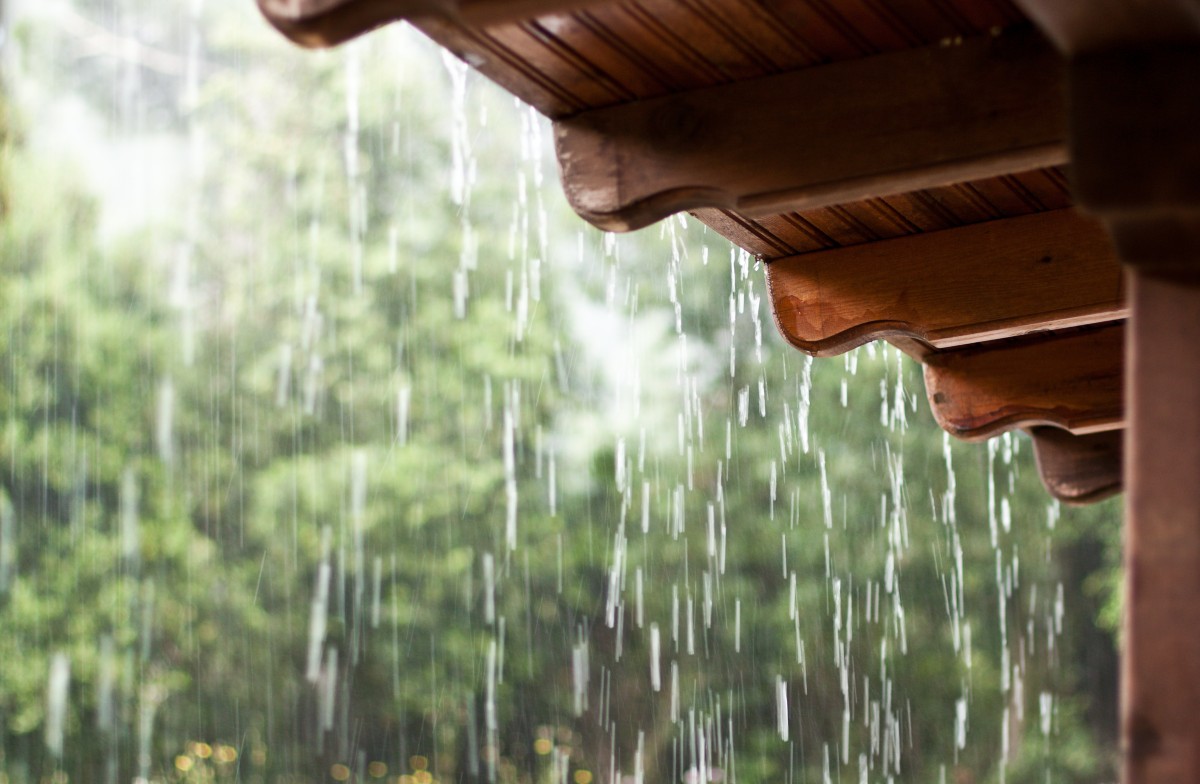 How to Divert Water Runoff from a Roof with No Gutters