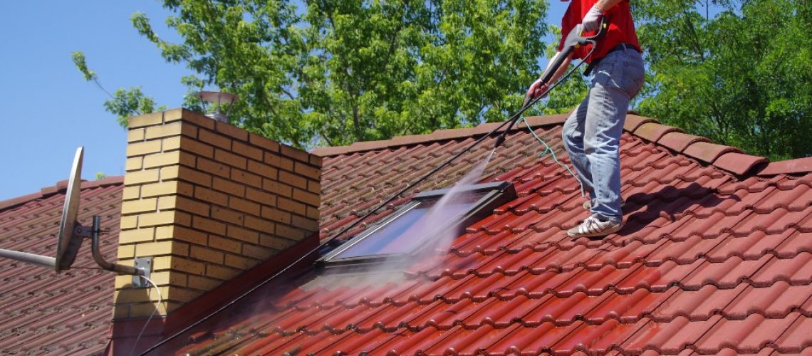 cleaning roof shingles